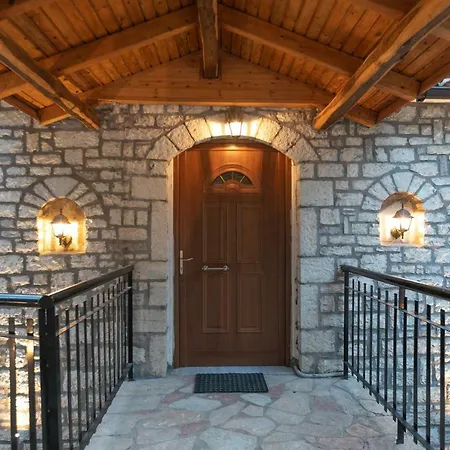 Relax In Mainalo Vila Radhos